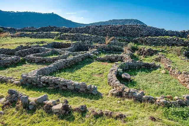 Paesaggio archeologico del villaggio preistorico di Ustica